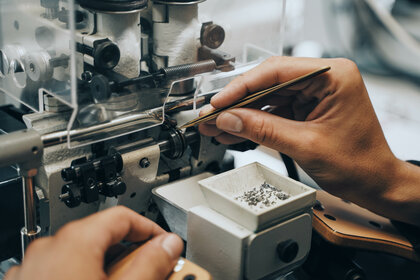 Rollieren OSGM Composants SA Mikrotechnik in der Uhrenindustrie
